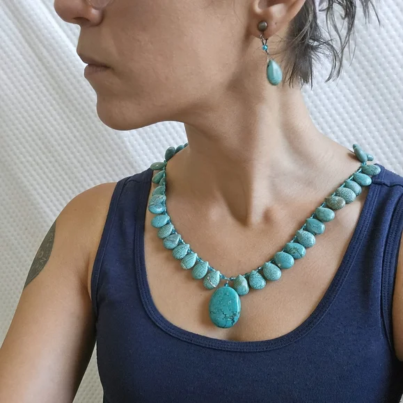 Southwest Style Turquoise Necklace, Bracelet and Earring set - Picture 13 of 14